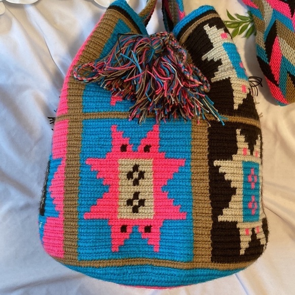 Pink, Blue & Camel Patterned Large Wayuu Drawstring Crossbody Mochila Bag - Picture 3 of 11